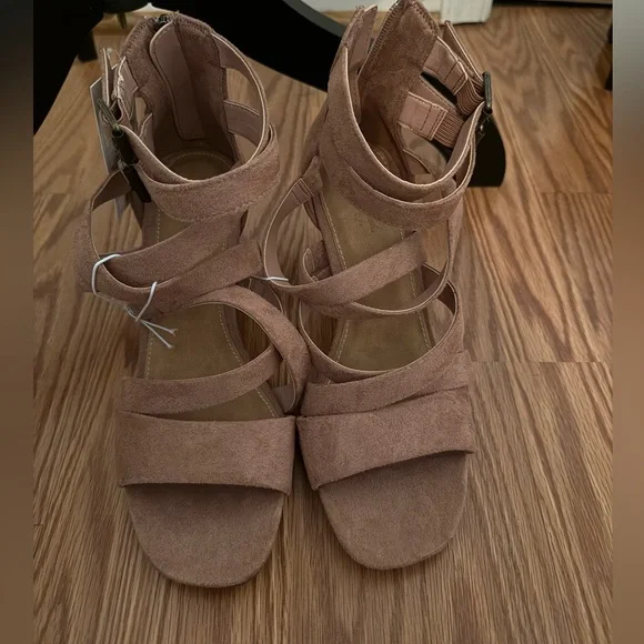 Universal Thread - Picture 2 of 2